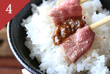 Fourth serving: Highly-marbled Awaji Beef loin shabu-shabu。