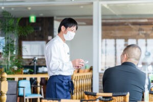 レストランホールスタッフ